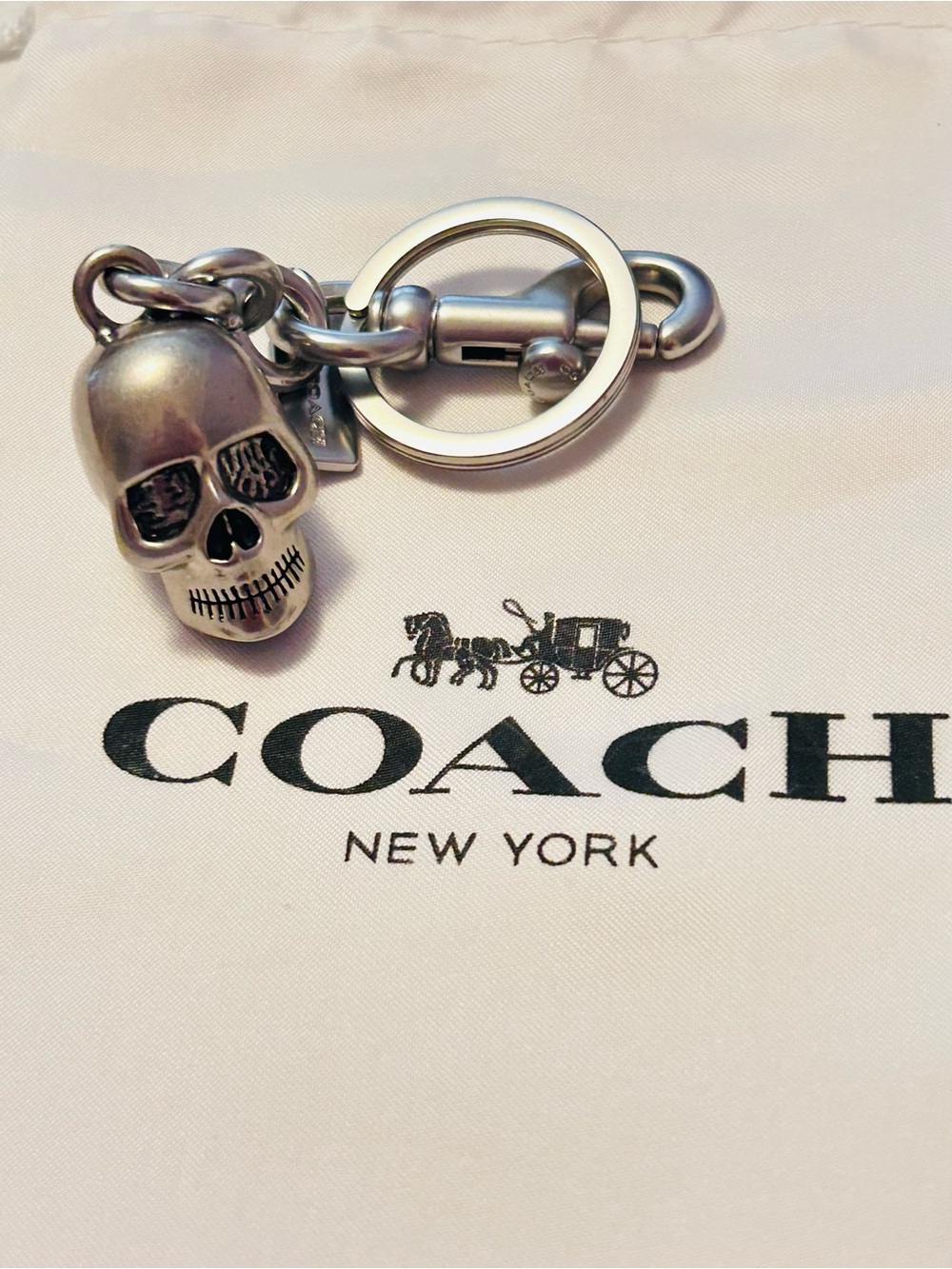 NWOT EXTREMELY RARE Coach Skull Bag Charm/ Keychain - Picture 9 of 16